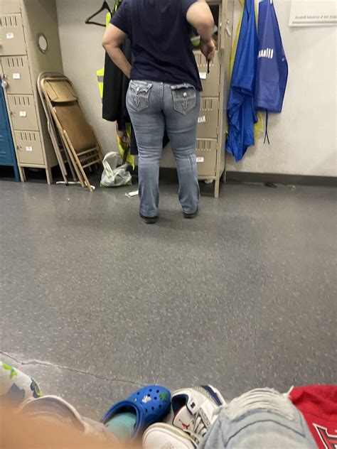 Sexy Ass Co Worker Scrolller