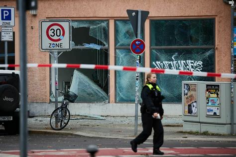 Gefährliche Sprengkörper Schwerverletzte UPDATE Silvester Randale