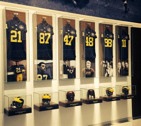 Bo statue unveiled at new Schembechler Hall | mgoblog