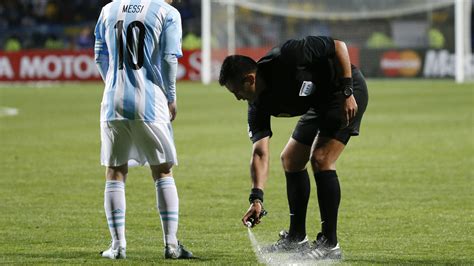 Los Creadores Del Spray Evanescente Demandaron A La Fifa Por 100