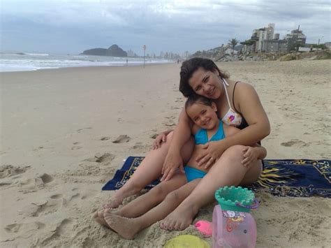 4 Hot Sexy Ana Julia Rudnick Bikini Pics