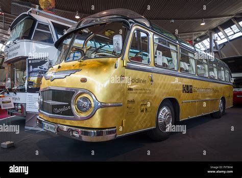 Bus Neoplan Fotos Und Bildmaterial In Hoher Aufl Sung Alamy