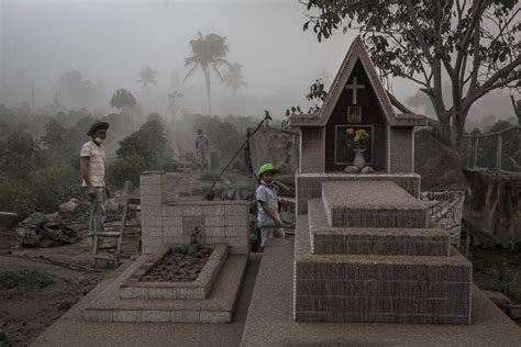 Up in Ash: Mount Sinabung Erupting - ABC News