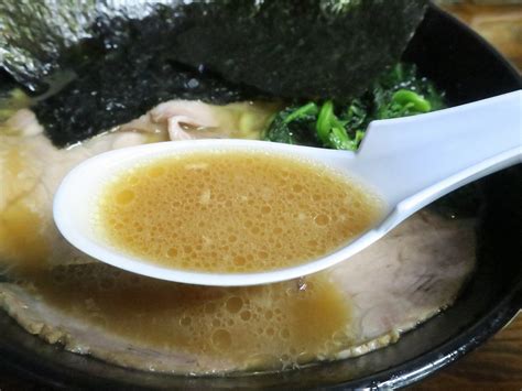 横浜家系ラーメンのぶ家 濃厚な豚骨醤油スープのチャーシューメン 新潟ラーメン食べ歩き