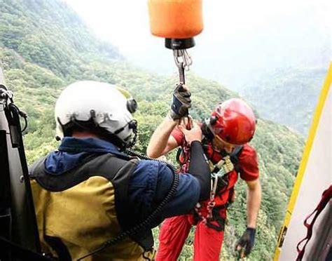 Colpito Da Una Scarica Di Sassi Alpinista Soccorso In Parete