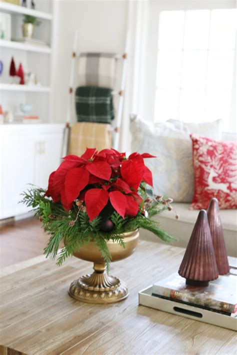 Christmas Poinsettia centerpieces - Darling Darleen | A Lifestyle Design Blog