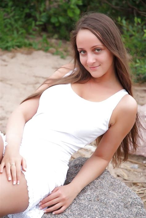 Splendid Dark Haired Forrest Pixie With Handsome All Natural Bra Stuffers ZB Porn