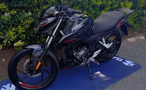 Bajaj presentó una nueva Rouser Pulsar con un equipamiento y precio