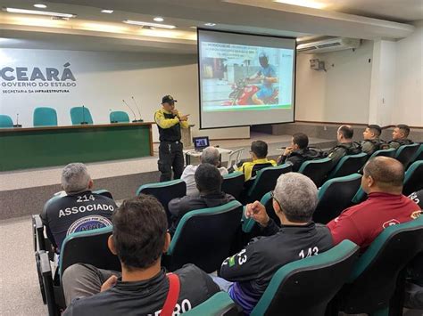 Detran CE realiza palestras educativas em alusão ao Dia do Motociclista