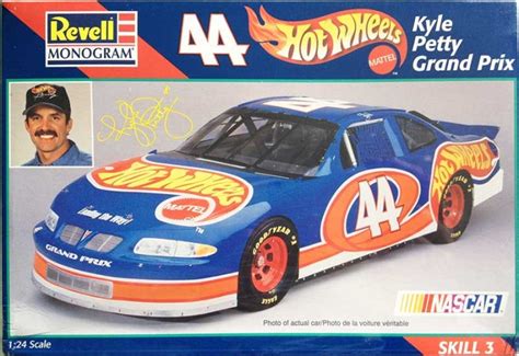 Hot Wheels Pontiac Grand Prix Kyle Petty Revell Mon