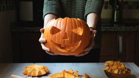 How To Carve A Pumpkin Step By Step Tips For Halloween Season Gardeningetc