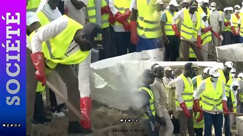 Setal Sunu Rew Le Président De La République Diomaye En Gilet Et