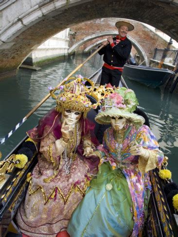 BOOK REVIEW: Caraval (Caraval #1) by Stephanie Garber