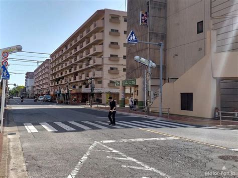 【信号の有無問わず】横断歩道は歩行者優先！が常識｜横断歩道の一時停止義務をおさらい ｜ Motor Fan Bikes[モーターファンバイクス]