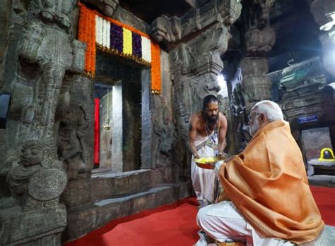 Pm Performs Darshan And Puja At Veerbhadra Temple In Lepakshi