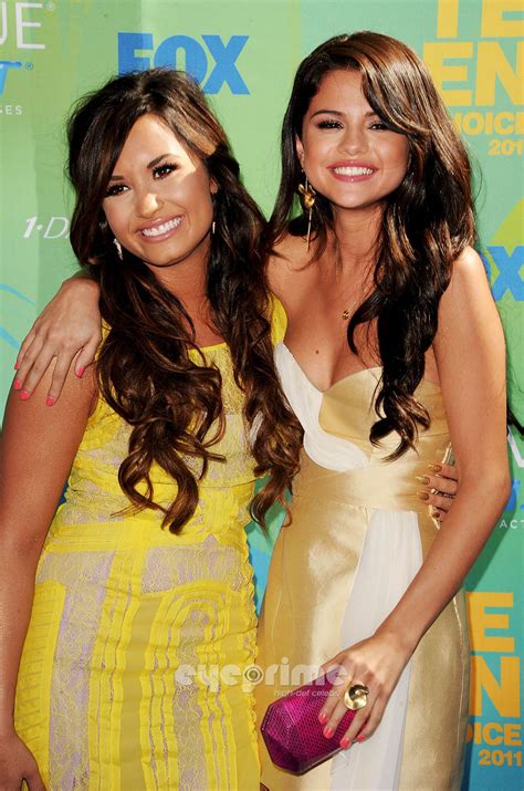 Selena & Demi at TCA 2011 - Selena Gomez and Demi Lovato Photo ...