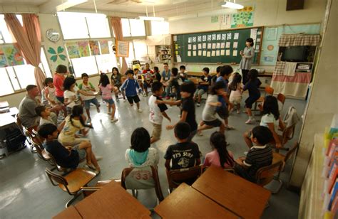 Volunteers teaching English is ‘elementary’ > Kadena Air Base > News