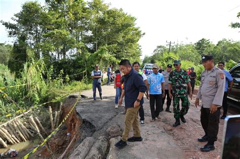 Tinjau Ruas Jalan Provinsi Penghubung OI OKU Yang Amblas Deru