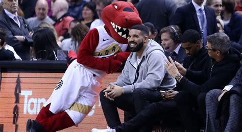 Drake now has a locker with the Toronto Raptors