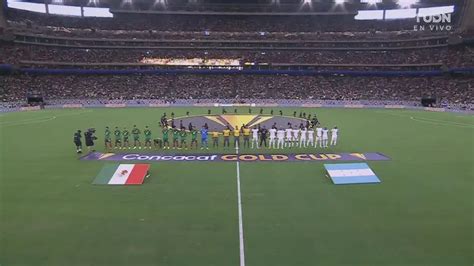 Retumba el NRG Suenan los himnos de Honduras y México TUDN Copa Oro