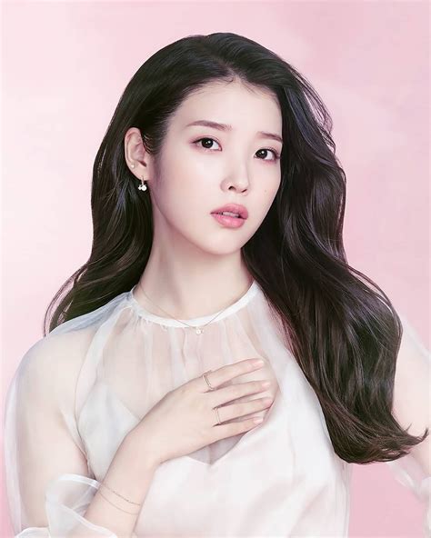 いいね！2 647件、コメント4件 ― 이지금 Dlwlrma Ji Eun Sii のinstagramアカウント 「💛💛 J Estina Official 아이유 Iu