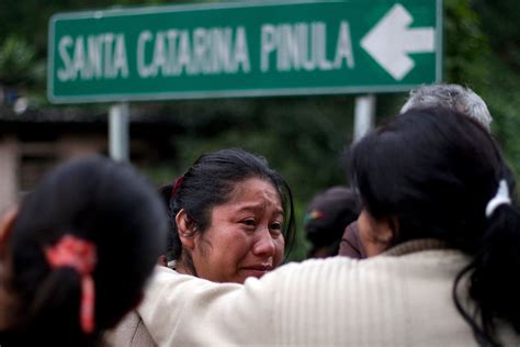 Sobe para 48 o número de mortos em deslizamento de terra na Guatemala