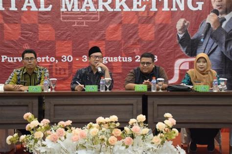 Bupati Banyumas Dorong Umkm Maksimalkan Pemasaran Produk Melalui Media