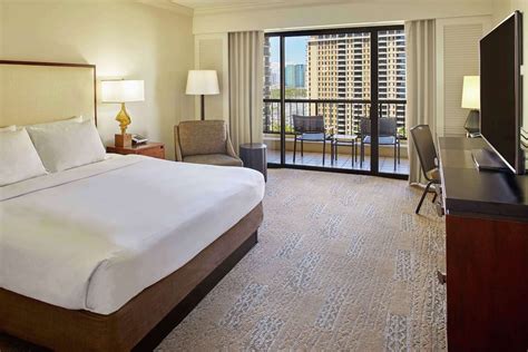 Hilton Hawaiian Village Waikiki Beach Resort Reviews, Deals & Photos ...