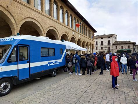 Il Camper Della Polizia Di Stato A Santa Maria Degli Angeli