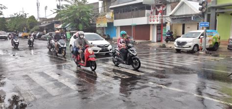 Tingkat Intensitas Hujan Di Jatim Tinggi Masyarakat Diminta Waspada