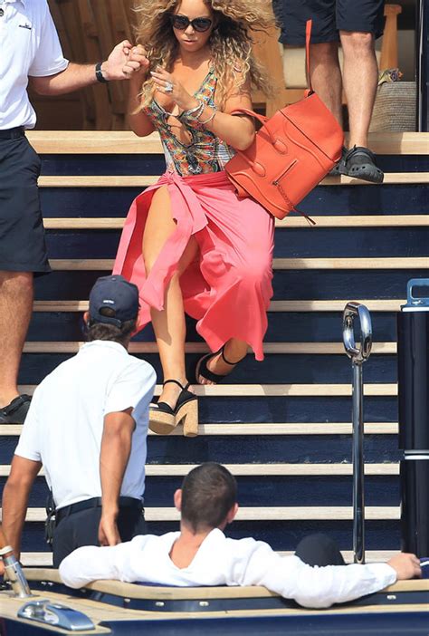 Mariah Carey Falls Down Stairs As She Boards James Packers Yacht