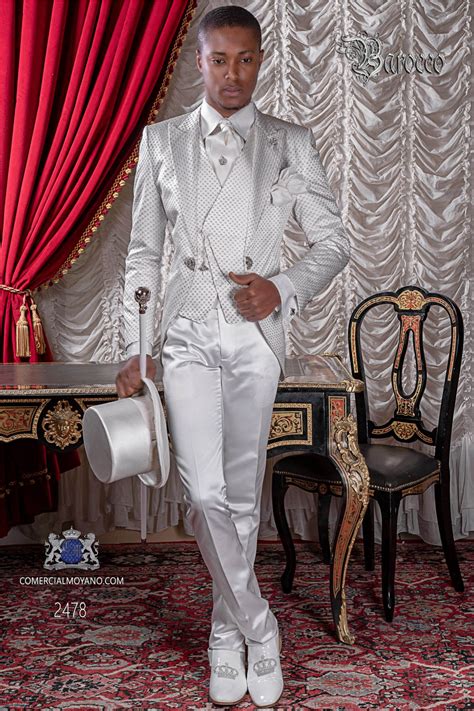 Traje de novio barroco blanco microdiseño plata Mario Moreno Moyano