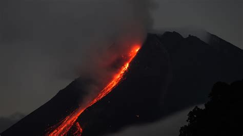 Merapi Yanarda Nda Volkanik Hareketlilik S R Yor Trt Haber Foto Galeri