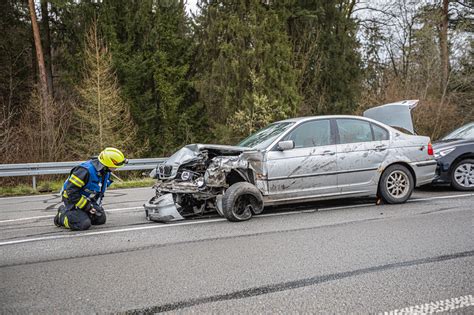 Verkehrsunfall Zwischen Pkw Und Lkw Endet Glimpflich Freiwillige