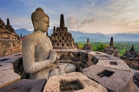 Pengaruh Kebudayaan Hindu Buddha Bidang Pendidikan Sastra Bahasa Dan