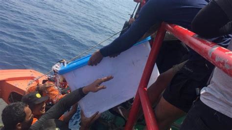 Foto Black Box Lion Air Diangkat Dari Dasar Laut Kumparan