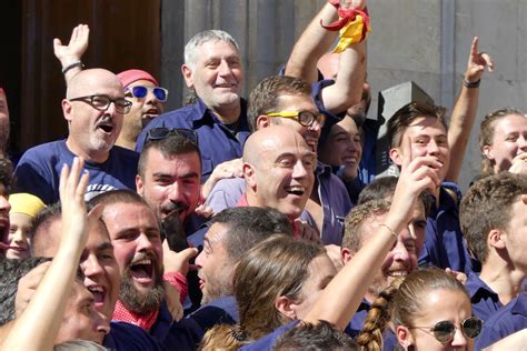 Tom S Molina Sobre El Pilar Caminant De Tarragona He Plorat