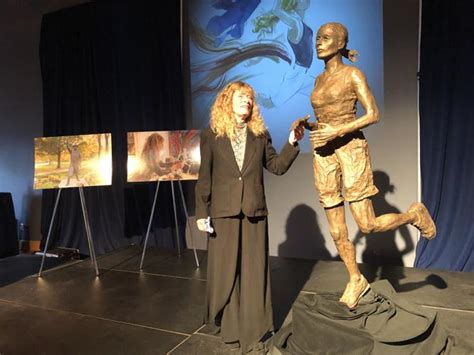 Bobbi Gibb statue unveiled in Hopkinton | News | gloucestertimes.com 