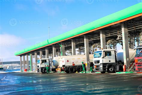 Large Green Industrial Gas Station For Refueling Vehicles Trucks And