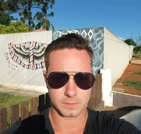 Jovem morto a facadas no Natal é sepultado