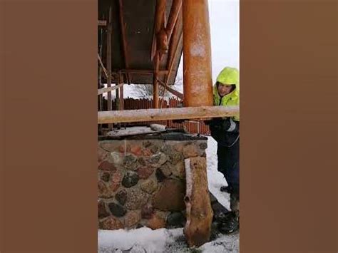 Подкручиваем винтовые компенсаторы усадки сруба#wood #стройка #carwood ...