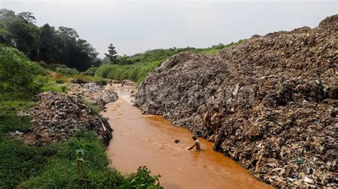 Tempat Pembuangan Sampah Akhir TPA Cipayung Kota Over Kapasitas