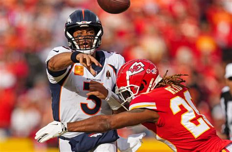 Chargers vs Broncos Odds, Picks & Predictions - NFL Week 18