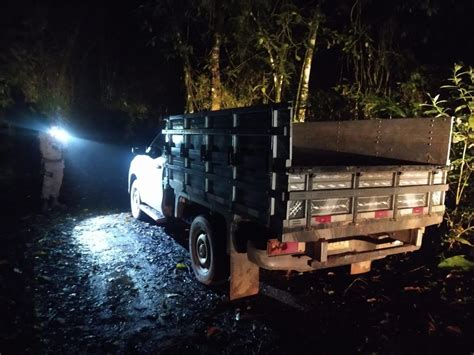 Fam Lia Rendida E Tem Caminhonete Roubada Em Venda Nova R Dio Fmz