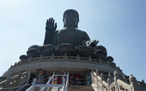 El Buda Gigante De Tian Tan Del Monasterio De Po Lin En Hong Kong