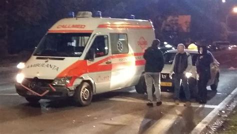 O ambulanță s a ciocnit cu un taxi Martori Șoferul ambulanței era beat