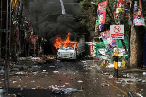 Several Wounded In Clashes As Pakistan Police Try To Arrest Ex PM Khan