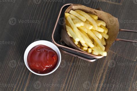 thin french fries deep fried for lunch 9441699 Stock Photo at Vecteezy