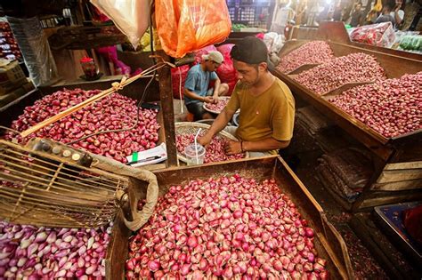 Harga Bawang Hingga Cabai Naik Hari Ini Beras Turun