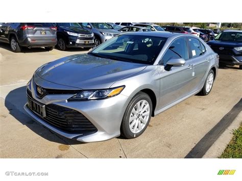 2020 Celestial Silver Metallic Toyota Camry LE 135549019 Photo 2